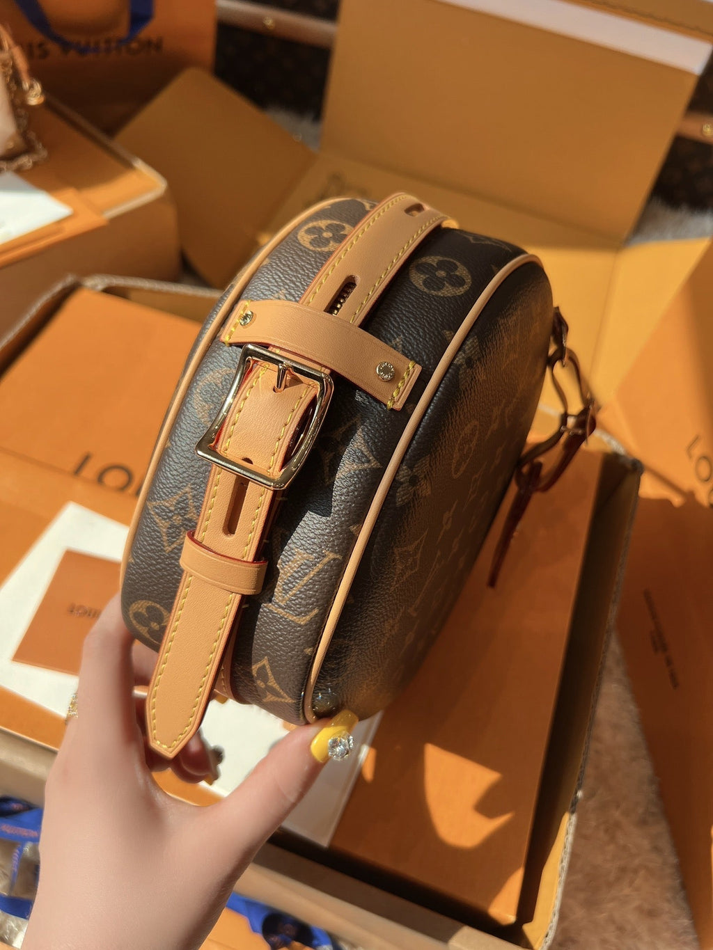LV Boite Chapeau Souple Monogram Canvas Round Hat Box Bag with Top Handle (20 x 22.5 x 18) cm